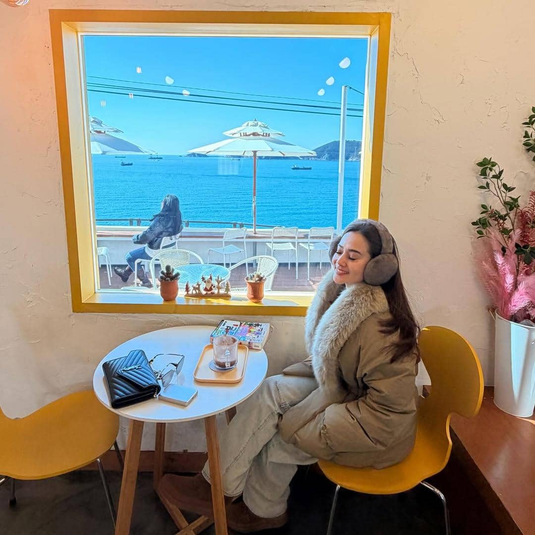 Citra Monica jalan-jalan di Busan