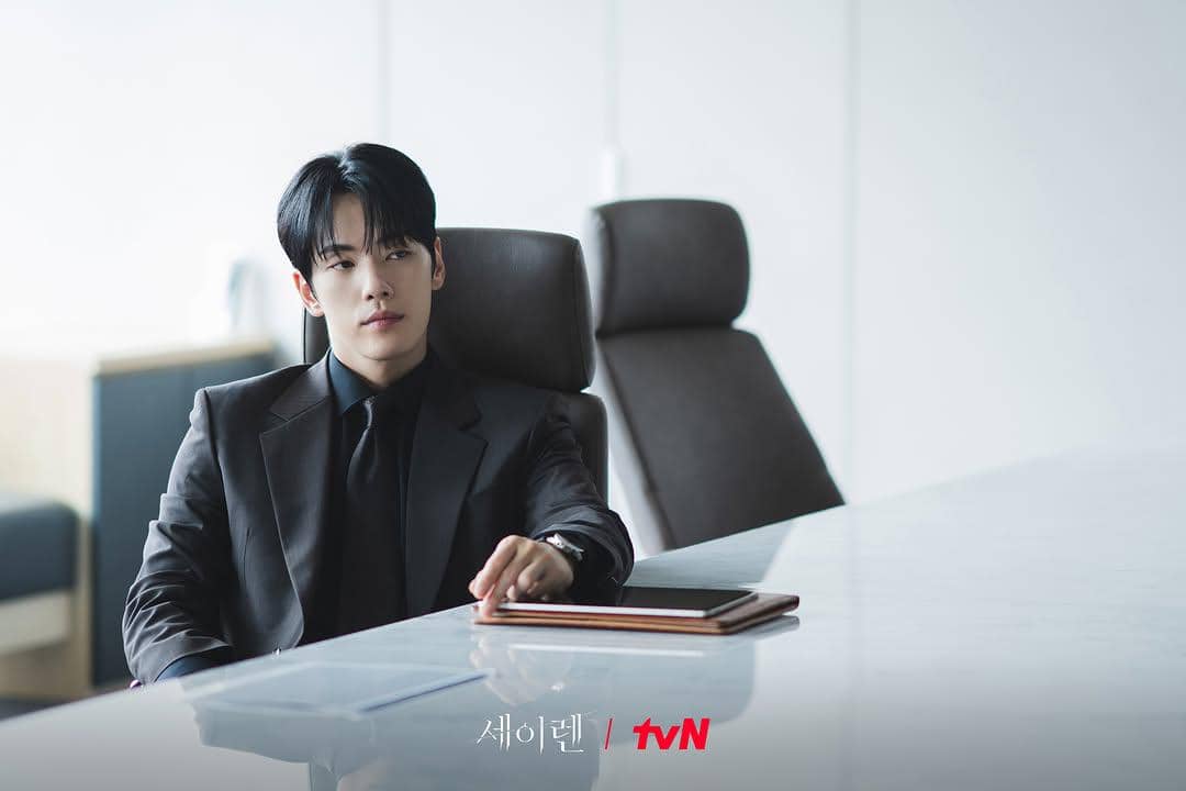 Still cut Siren's Kiss