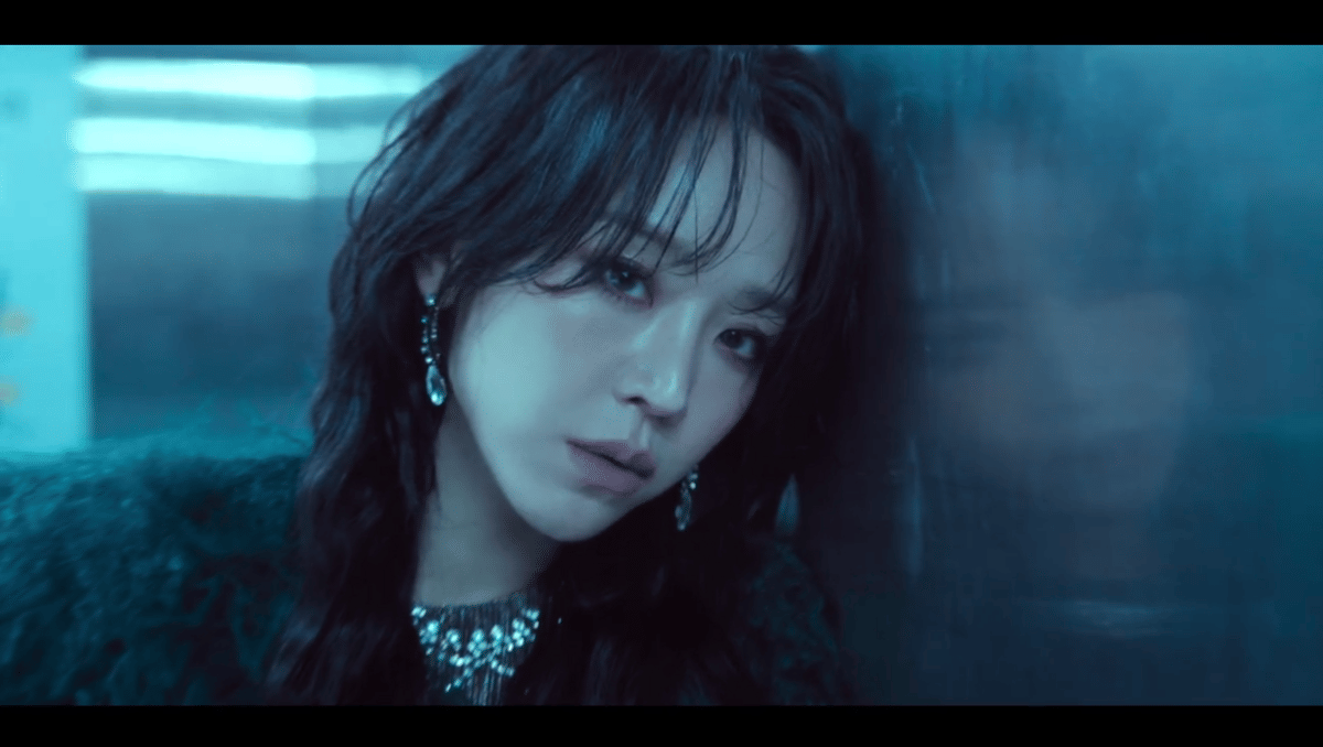 Shin Hye Sun di drama The Art of Sarah