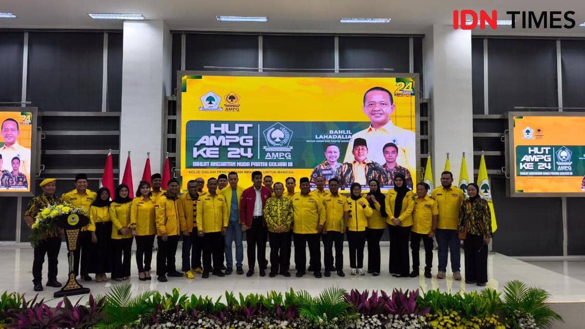 Angkatan Muda Partai Golkar (AMPG) merayakan hari ulang tahun (HUT) ke-24 dengan menggelar tasyakuran dan doa bersama di DPP Partai Golkar, Jakarta, Sabtu (14/2/2026) (IDN Times/Yosafat Diva Bayu Wisesa)