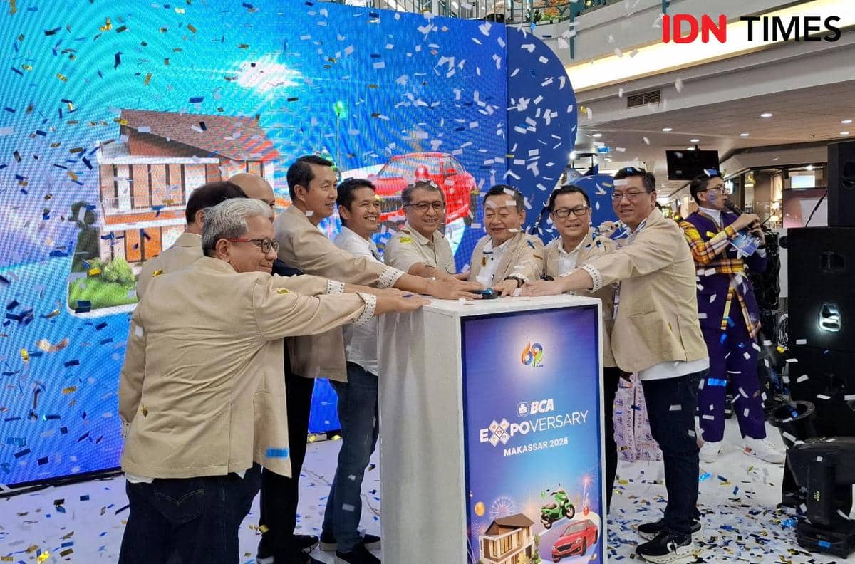 PT Bank Central Asia Tbk (BCA) kembali menghadirkan ajang promosi finansial dan gaya hidup melalui BCA Expoversary Makassar 2026 yang digelar di Mall Ratu Indah, Kota Makassar, Sulawesi Selatan, pada 14–15 Februari 2026. IDN Times/Darsil Yahya
