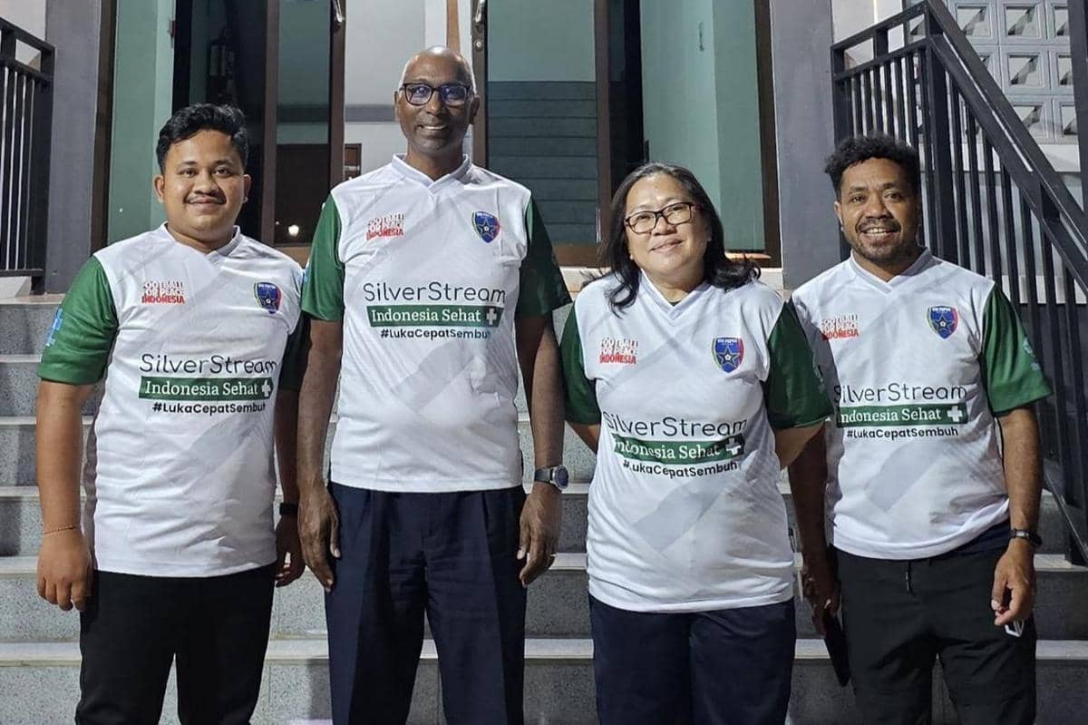 Para pengurus Uni Papua FC Willy Gultom, Joe Manickam, Hirma Sjarif, dan Frans Paraibabo
