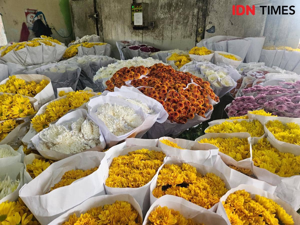 Pasar Bunga Bandungan, yang terletak di kaki Gunung Ungaran jadi pusat perdagangan florikultura terbesar di Jawa Tengah.
