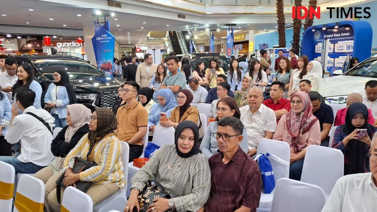WhatsApp Image 2026-02-14 at 10.58.17 PM.jpegPT Bank Central Asia Tbk (BCA) kembali menghadirkan ajang promosi finansial dan gaya hidup melalui BCA Expoversary Makassar 2026 yang digelar di Mall Ratu Indah, Kota Makassar, Sulawesi Selatan, pada 14–15 Februari 2026. IDN Times/Darsil Yahya