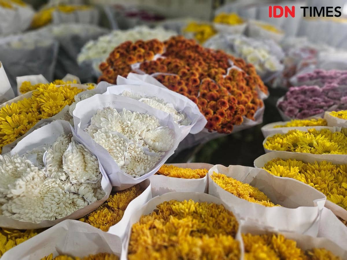 Pasar Bunga Bandungan, yang terletak di kaki Gunung Ungaran jadi pusat perdagangan florikultura terbesar di Jawa Tengah