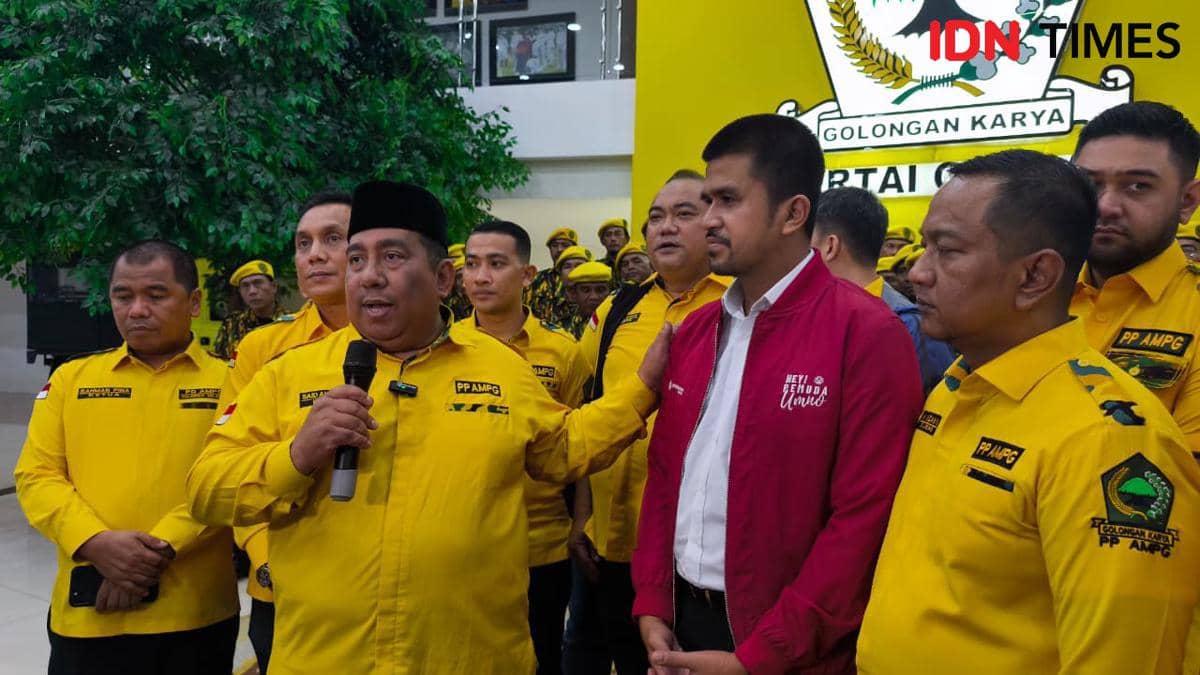 Angkatan Muda Partai Golkar (AMPG) merayakan hari ulang tahun (HUT) ke-24 dengan menggelar tasyakuran dan doa bersama di DPP Partai Golkar, Jakarta, Sabtu (14/2/2026) (IDN Times/Yosafat Diva Bayu Wisesa)