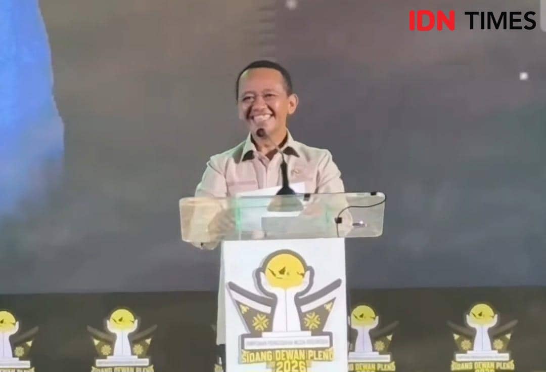 Ketua Umum Partai Golkar sekaligus Ketua Dewan Kehormatan HIPMI, Bahlil Lahadalia, mengaku dibuat “pusing” dengan dinamika bursa calon Ketua DPD I Partai Golkar Sulawesi Selatan. Hal itu ia sampaikan saat menghadiri Sidang Dewan Pleno (SDP) HIPMI 2026 di Makassar, Minggu (15/2/2026). IDN Times/Darsil Yahya