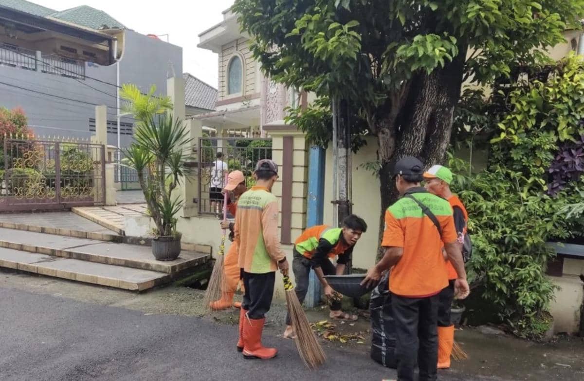 Jelang Ramadan, Ribuan Personel DLH Turun Bersihkan Masjid se-Jakarta