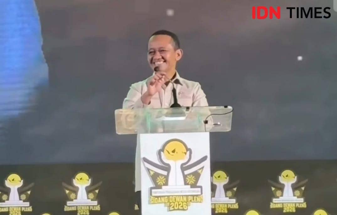 Ketua Umum Partai Golkar sekaligus Ketua Dewan Kehormatan HIPMI, Bahlil Lahadalia saat menghadiri Sidang Dewan Pleno (SDP) HIPMI 2026 di Makassar, Minggu (15/2/2026). IDN Times/Darsil Yahya