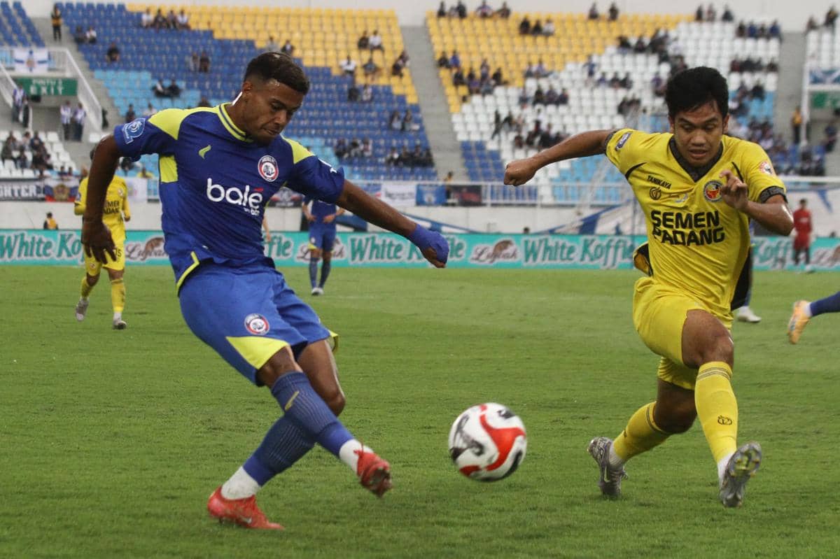 antarafoto-arema-kalahkan-semen-padang