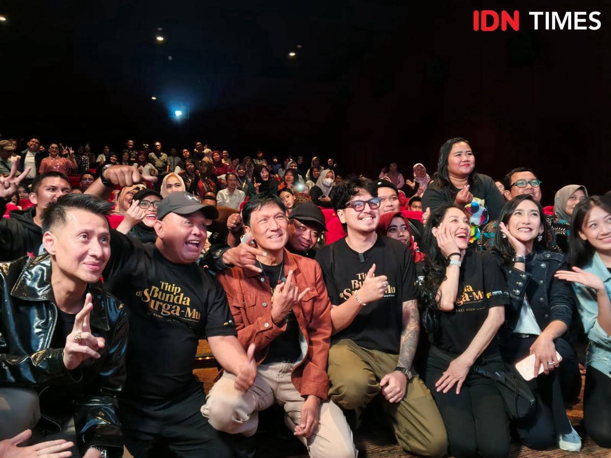 Roadshow film drama keluarga Titip Bunda di Surga-Mu di Citra XXI Semarang, Sabtu (14/2/2026). (IDN Times/Dhana Kencana)