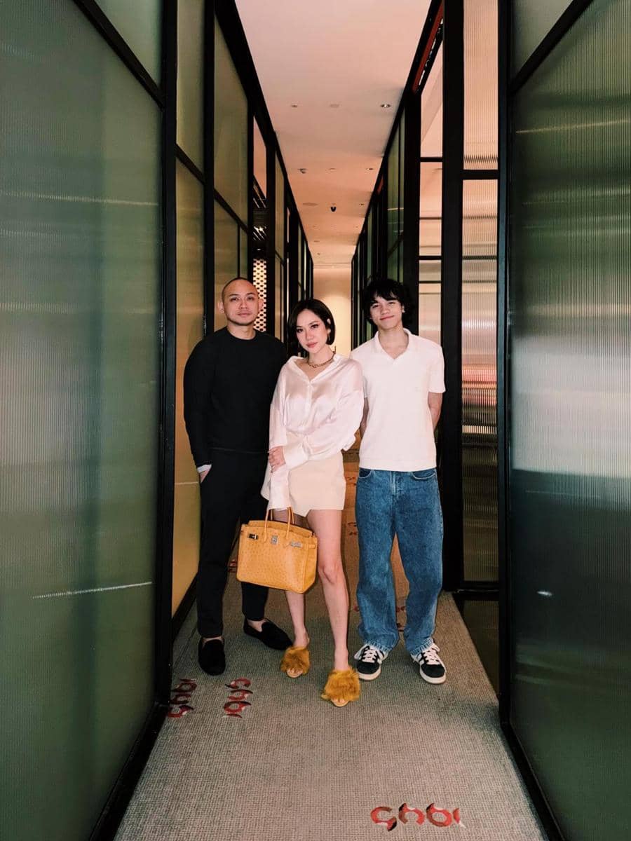 gaya seleb yang ikut merayakan Hari Valentine 