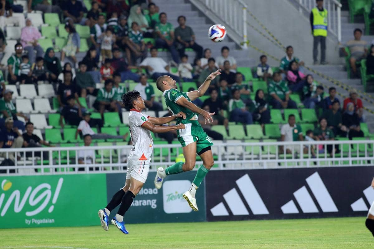 Clayton Silveira Da Silva, penyerang baru PSMS Medan saat beraksi kontra Sumsel United di Stadion Utama Sumut, Sabtu (14/2/2026) (IDN Times/Doni Hermawan)