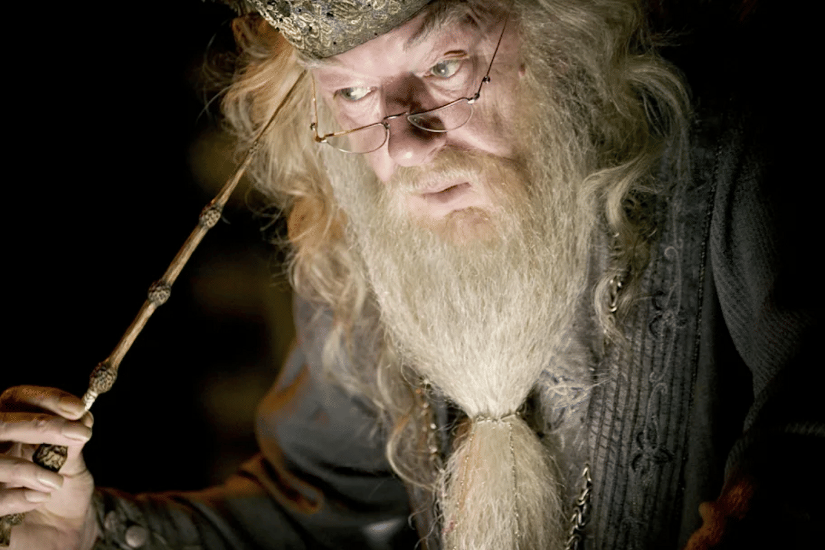Dumbledore ketika mencoba untuk selalu tenang dan tidak panik setiap menghadapi masalah