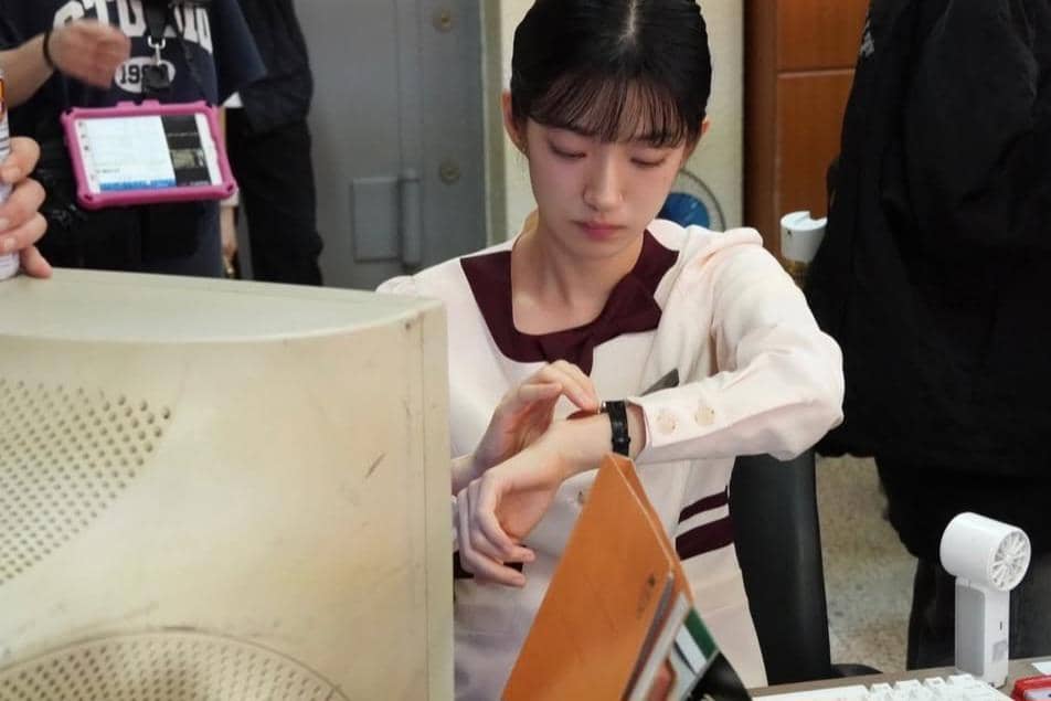 still cuts Undercover Miss Hong 