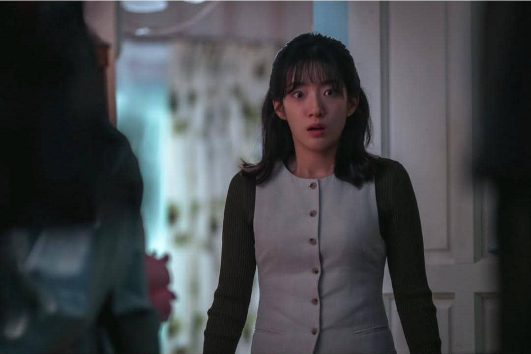 still cuts Undercover Miss Hong 