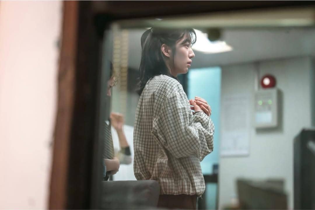 still cuts Undercover Miss Hong 