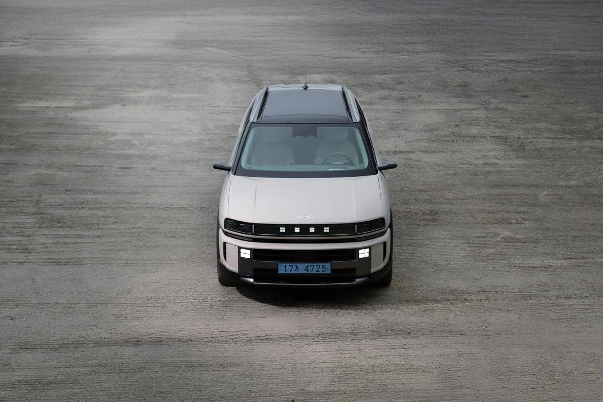 ilustrasi mobil hybrid