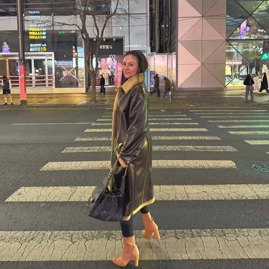 Wulan Guritno jalan-jalan di Korea.