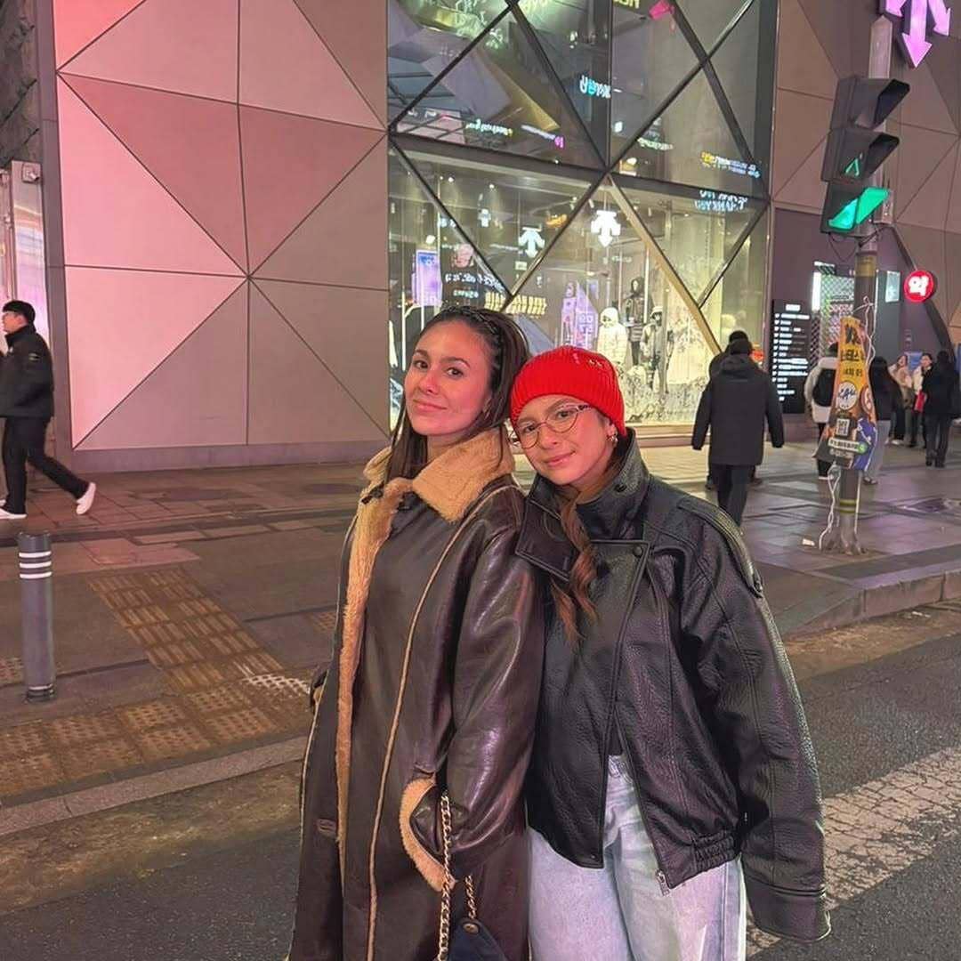 Wulan Guritno jalan-jalan di Korea.