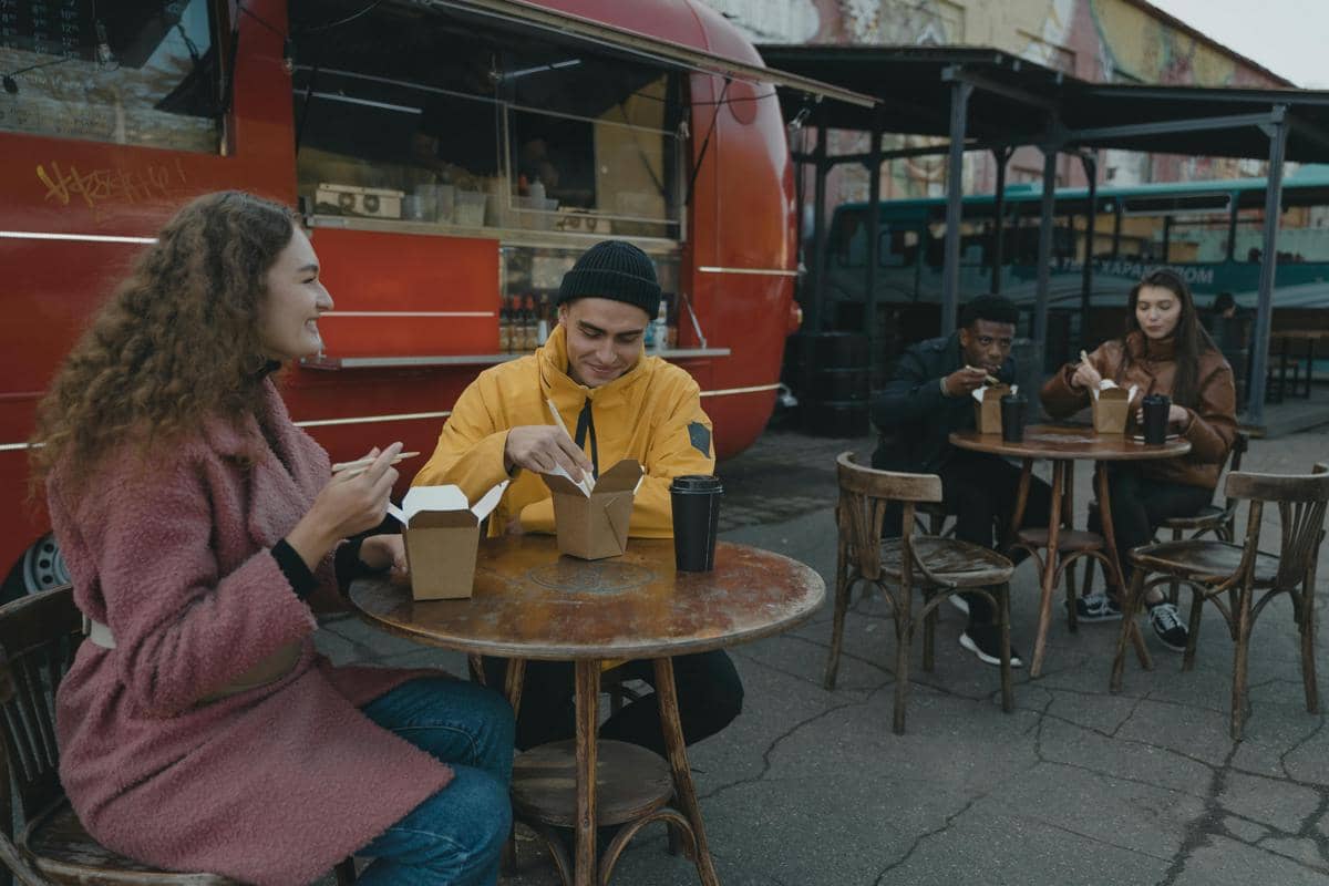 5 Ide Jualan Unik selama Ramadan Selain Takjil dan Kue Lebaran