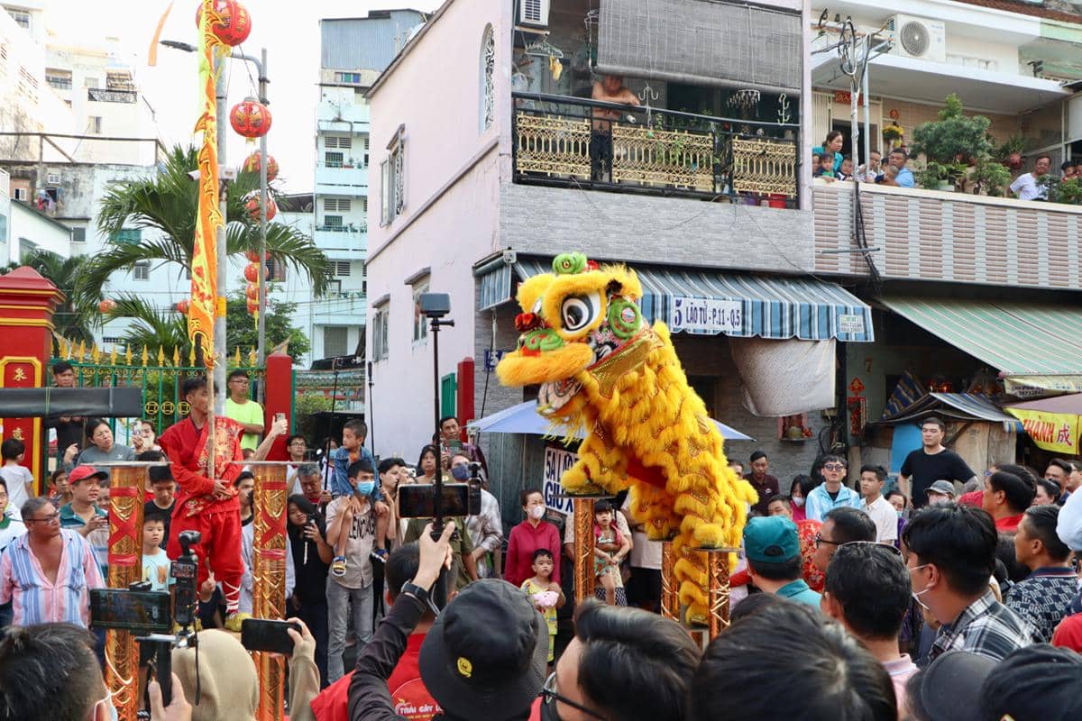 ilustrasi nonton atraksi barongsai (pexels.com/Tuan Vy)