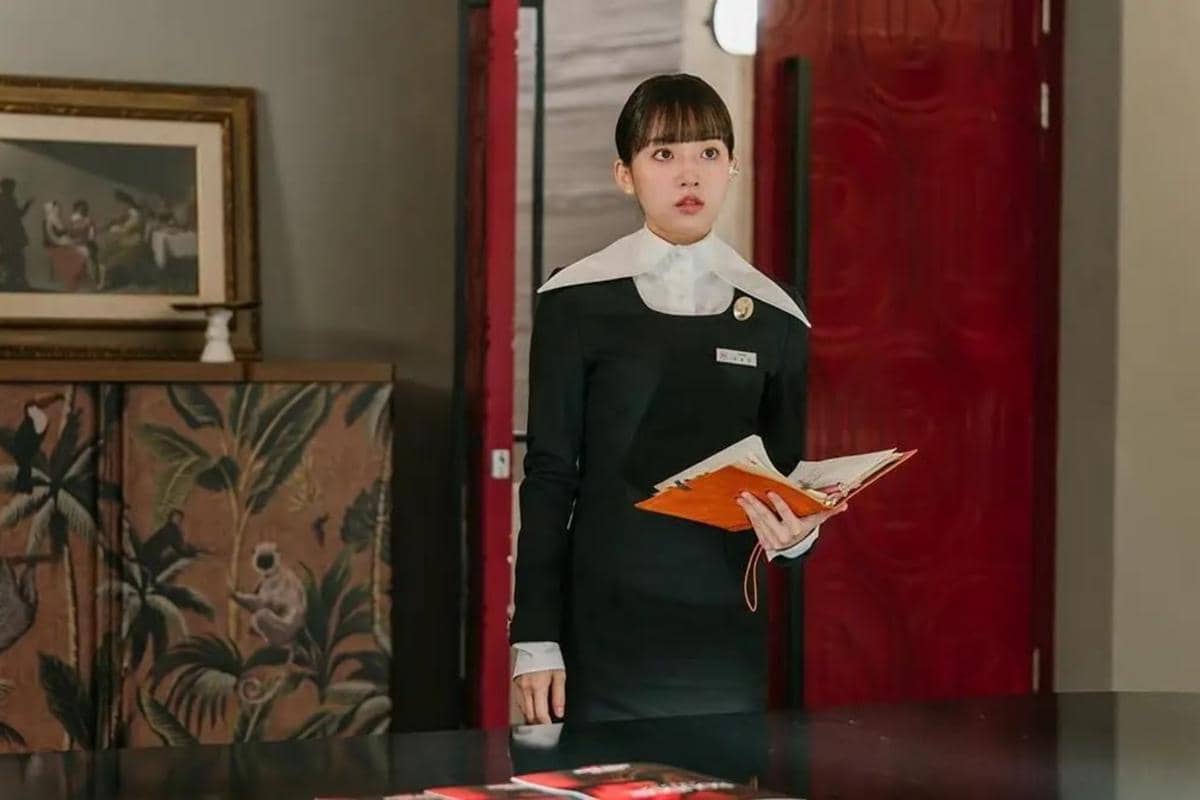 Still cut The Art of Sarah