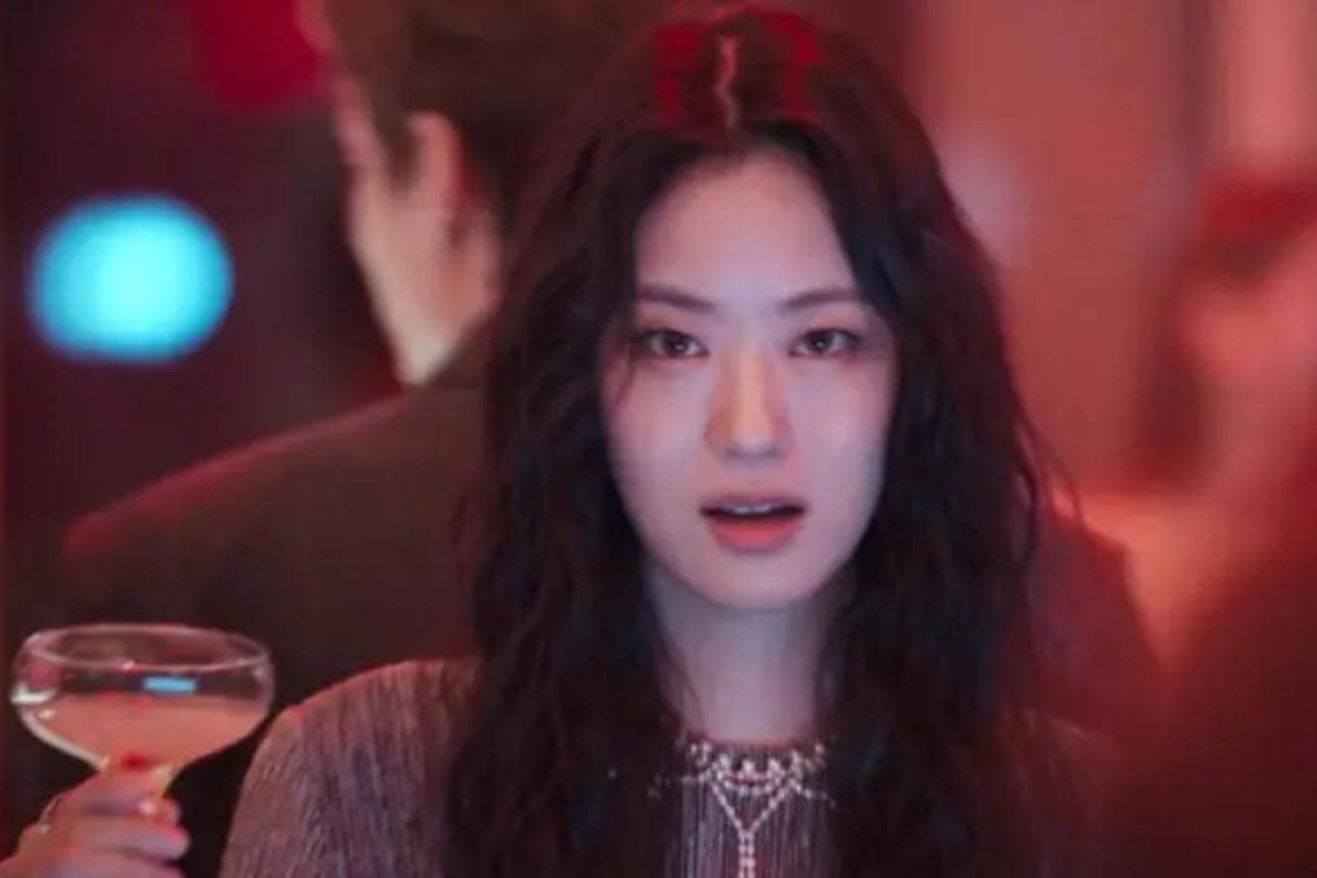 Still cut The Art of Sarah