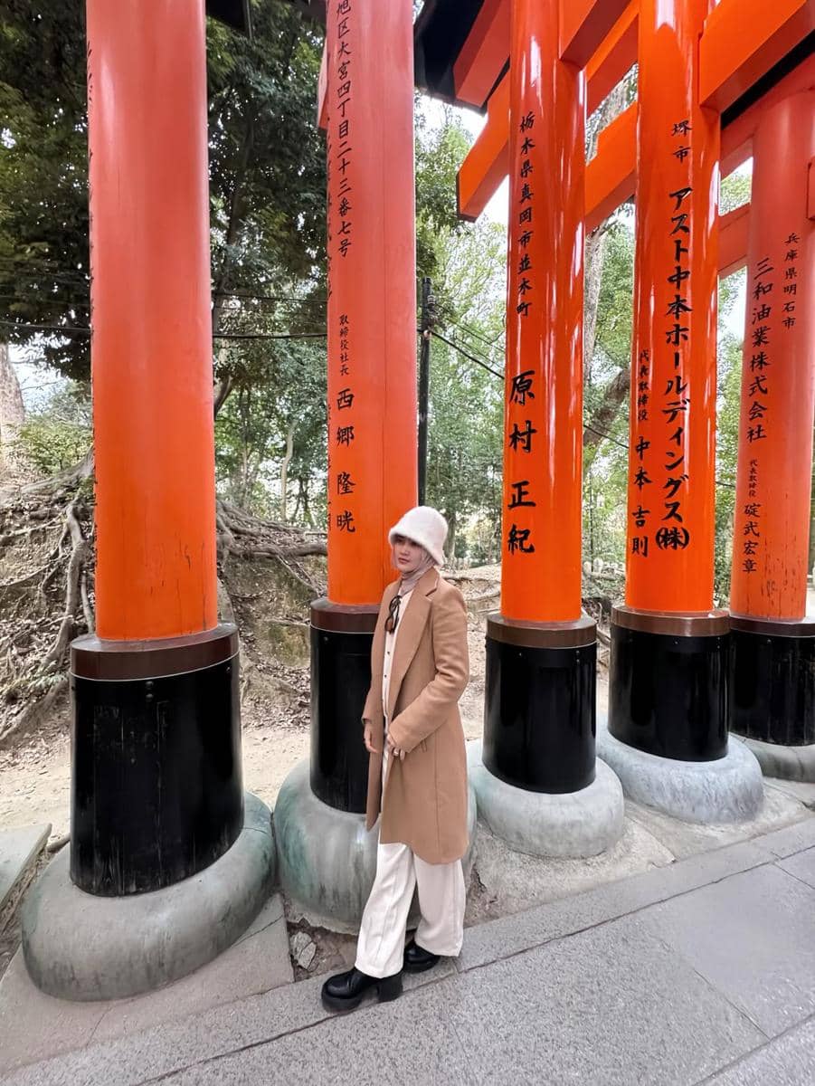 Henny Rahman dan Alvin Faiz jalan-jalan di Kyoto.