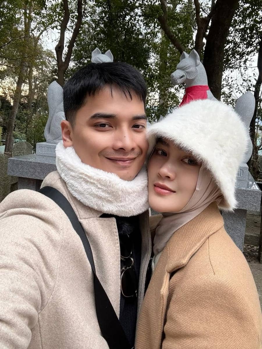 Henny Rahman dan Alvin Faiz jalan-jalan di Kyoto.