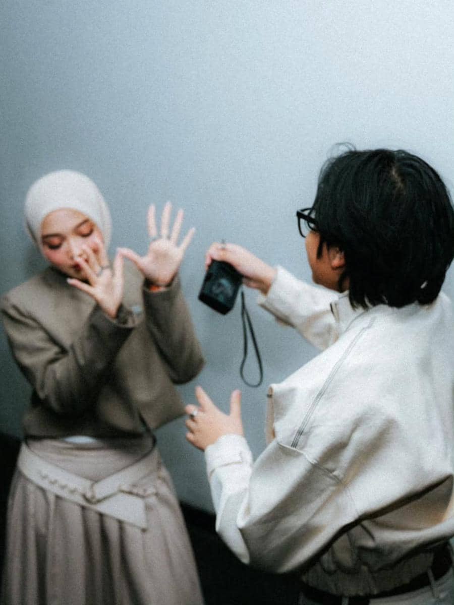 Penampilan Putri Delina di konser Mahalini