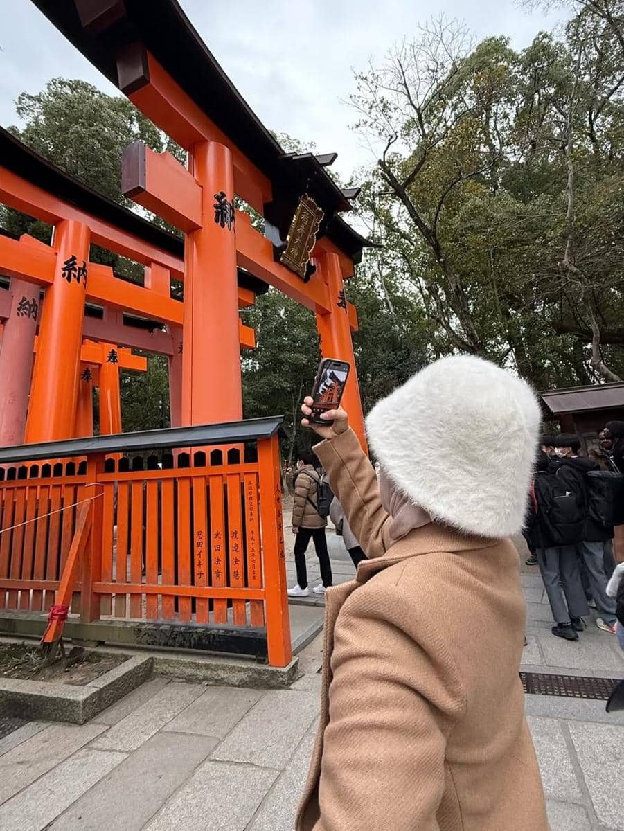 Henny Rahman dan Alvin Faiz jalan-jalan di Kyoto.