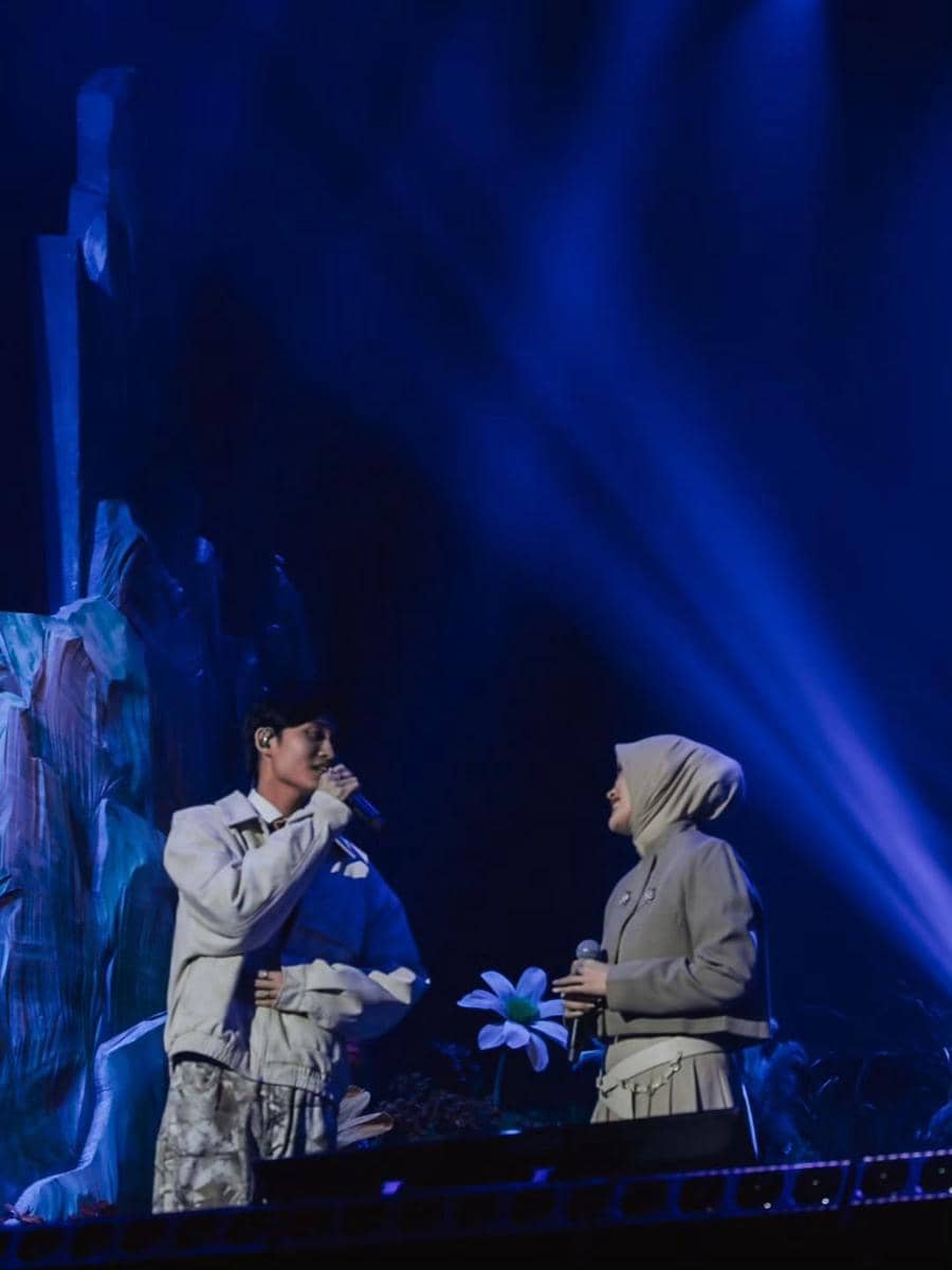 Penampilan Putri Delina di konser Mahalini