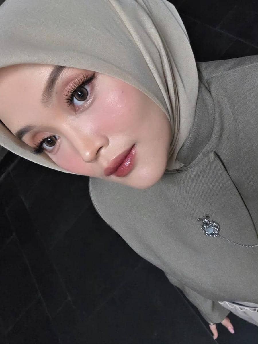 Penampilan Putri Delina di konser Mahalini