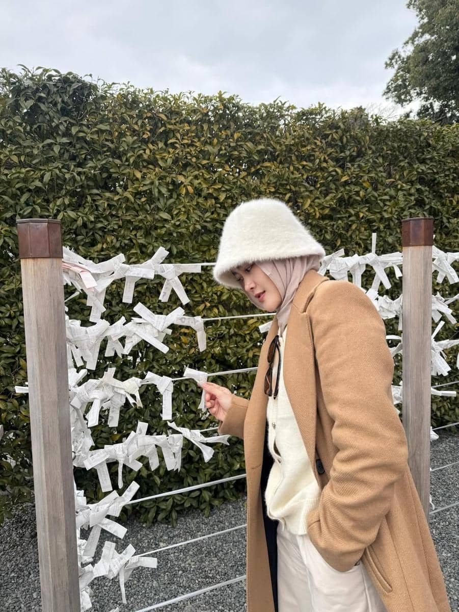 Henny Rahman dan Alvin Faiz jalan-jalan di Kyoto.