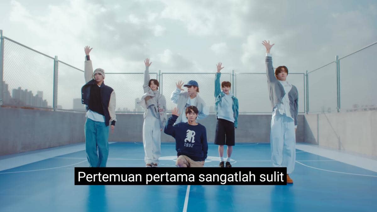 cuplikan MV "Plot Twist"