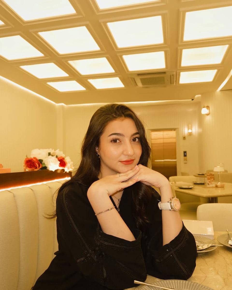 potret Ade Amanda Susiyanti, Puteri Indonesia Sulawesi Barat 2026