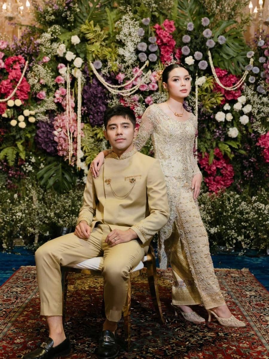 gaya lamaran Claudia Andhara 