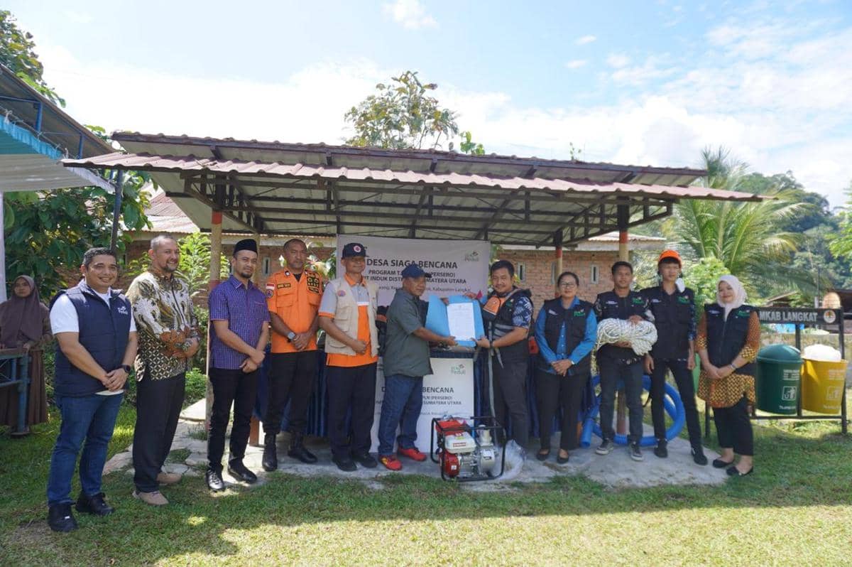 PLN UID Sumut menyerahkan bantuan alat tanggap darurat di Bahorok (dok.BMM Sumut)