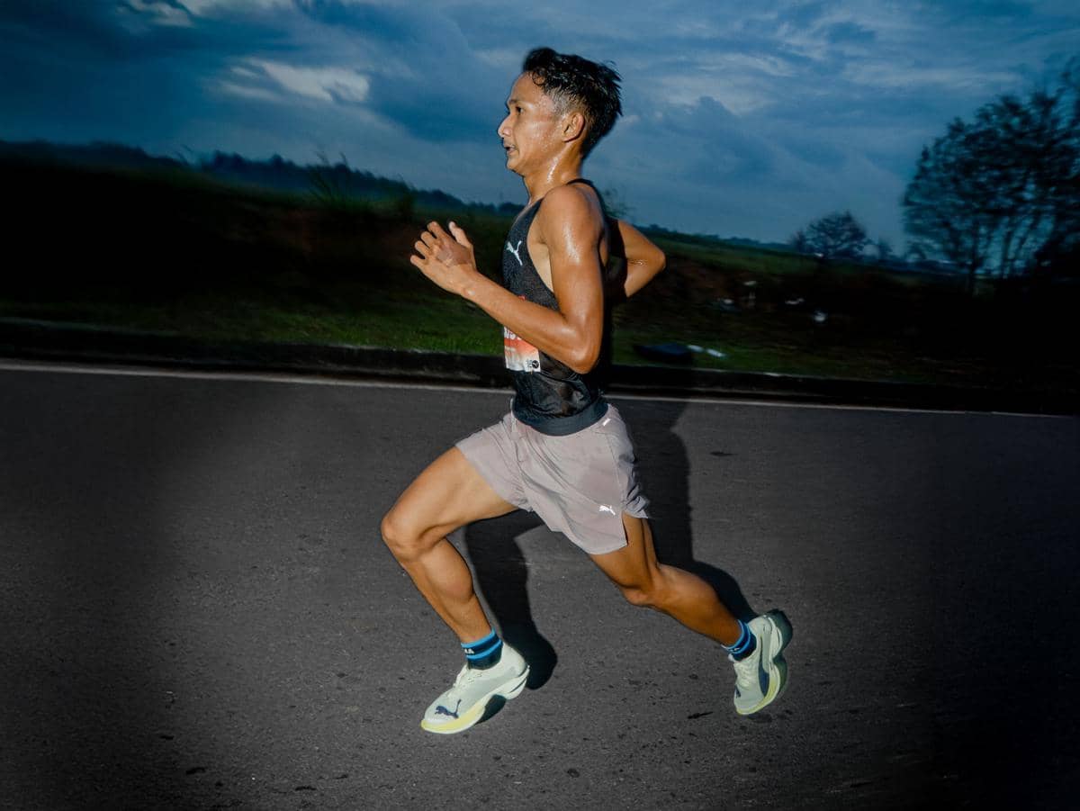 Atlet PUMA Indonesia Yad Hapizudin menggunakan PUMA Fast-R NITROTM Elite 3 berhasil meraih podium kedua kategori 10K Pria dengan catatan waktu 31:47 pada Planet Sports Run 2026.