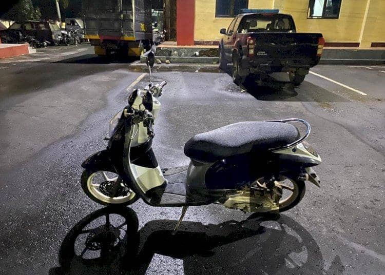 Barang bukti motor hasil curian anak di bawah umur di Manggarai, NTT.