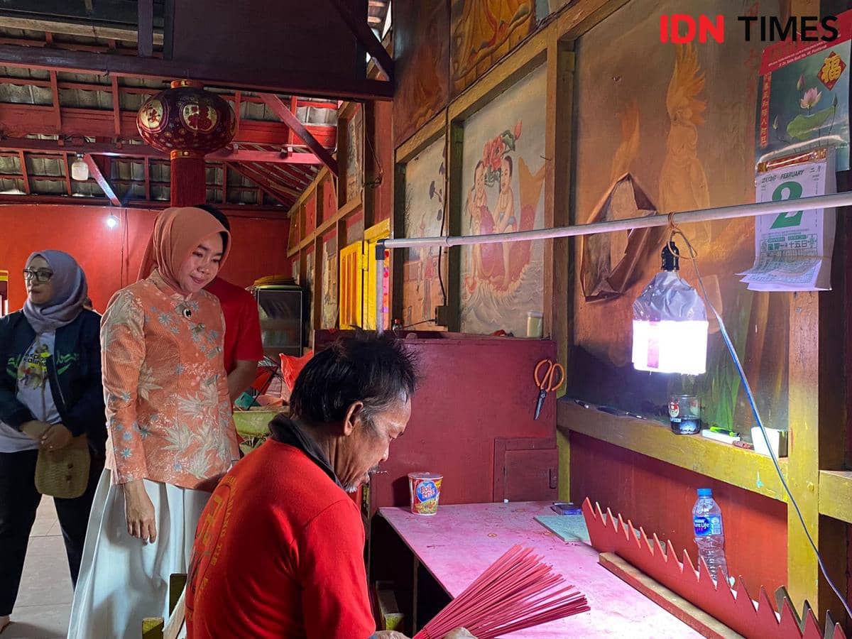 Sosok penjaga Vihara di Kubu Raya.