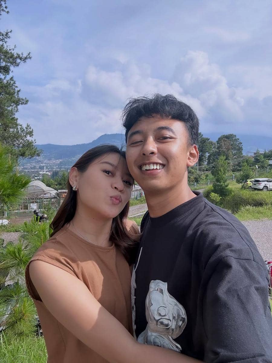 Potret Fajar Nugra bersama Evelyn Natasha