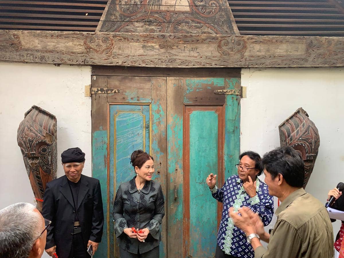 Pameran 1 abad Tapanuli dalam pandangan pelukis dan fotografer Jerman di Cafe Tangga (IDN Times/Doni Hermawan)