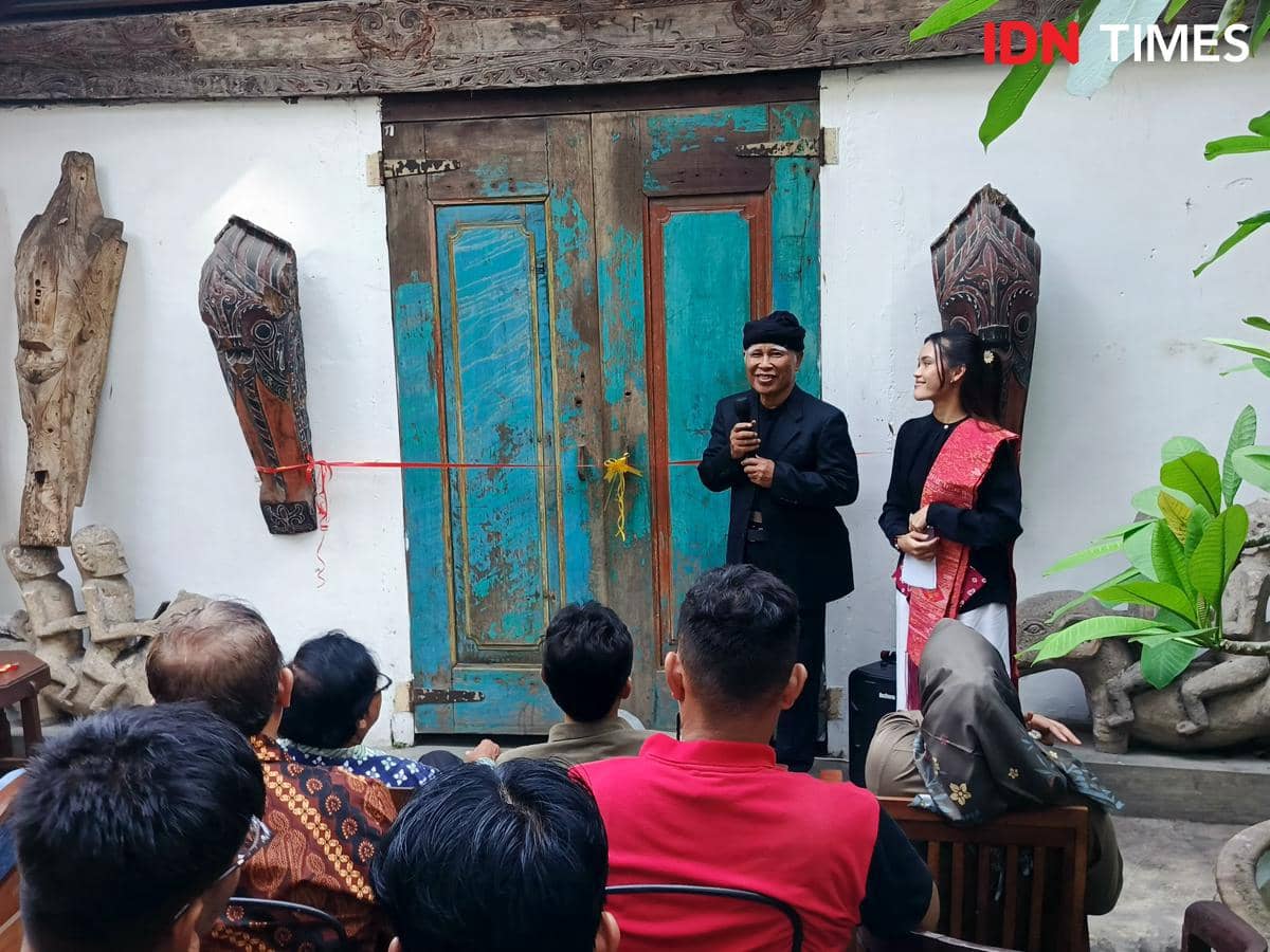 Pameran 1 abad Tapanuli dalam pandangan pelukis dan fotografer Jerman di Cafe Tangga (IDN Times/Doni Hermawan)