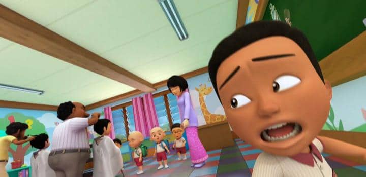 Ijat berusaha kabur menghindari potong rambut dalam Upin & Ipin