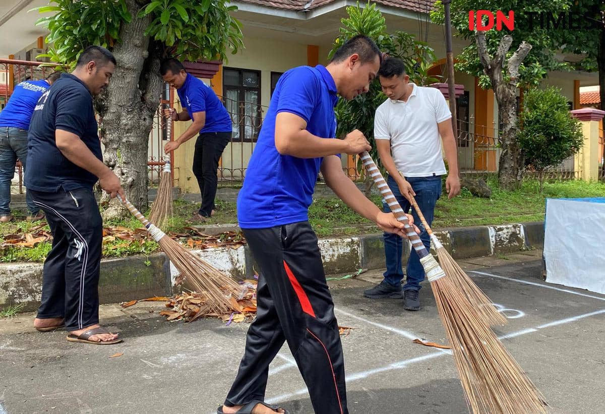 Napi-napi Rutan Serang dilepas bersihkan masjid (Dok. Khaerul Anwar)