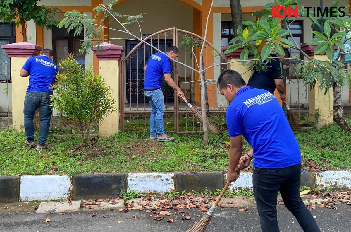 Napi-napi Rutan Serang dilepas bersihkan masjid (Dok. Khaerul Anwar)