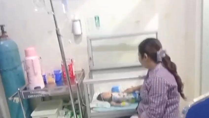 Bayi perempuan berusia 7 hari di Desa Mangunrejo, Kecamatan Kawedanan, Magetan diduga disulut korek ayahnya. IDN Times/Riyanto.