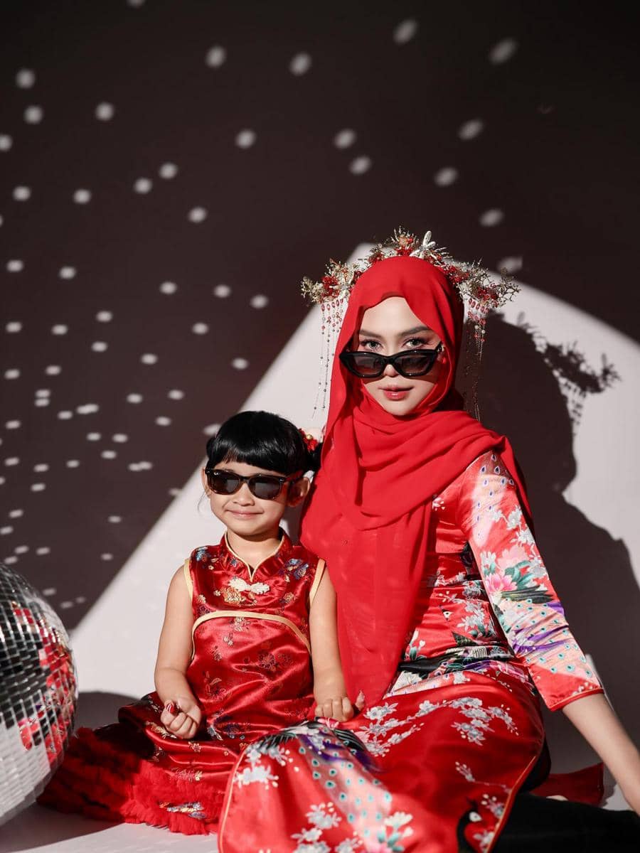 Pemotretan Artis Bertema Imlek 2026 (instagram.com/riaricis1795)